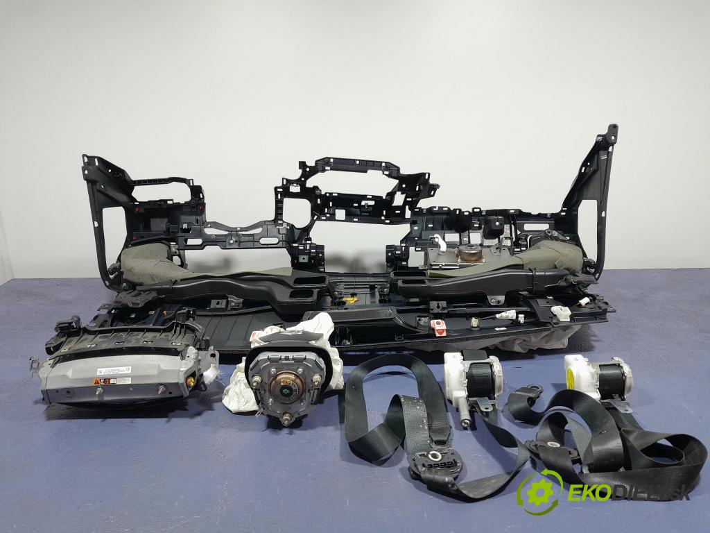 Suzuki Swace 2021 kokpit,pristrojová doska