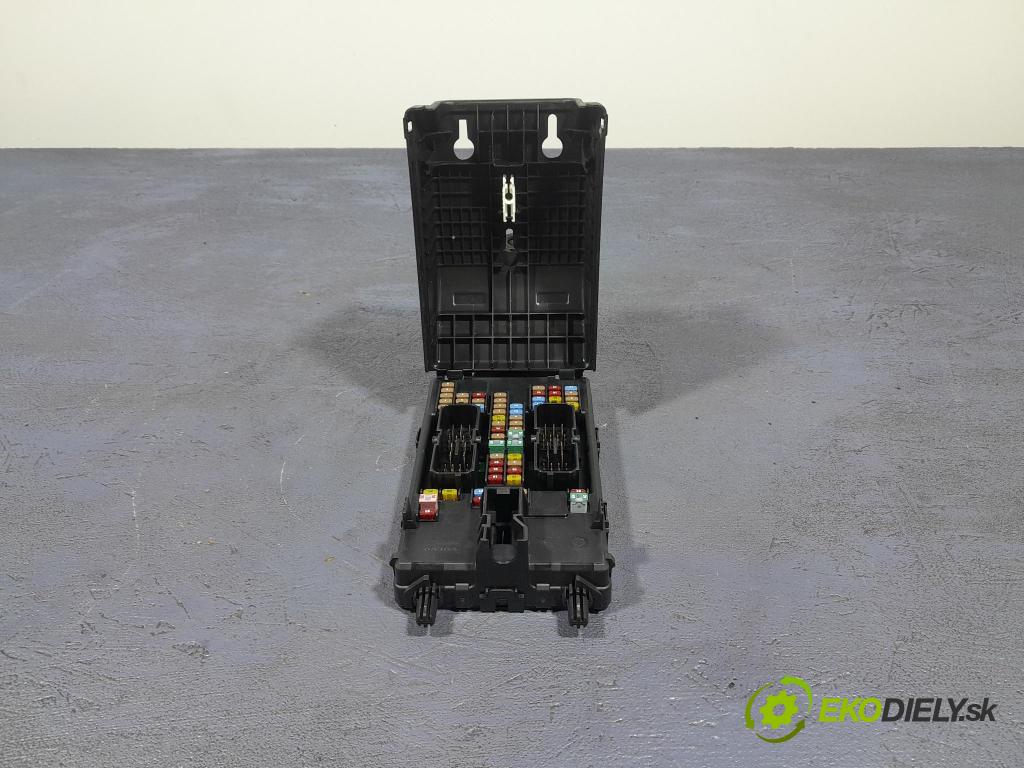 Volvo Xc60 2022 skrinka Poistky: 31682732