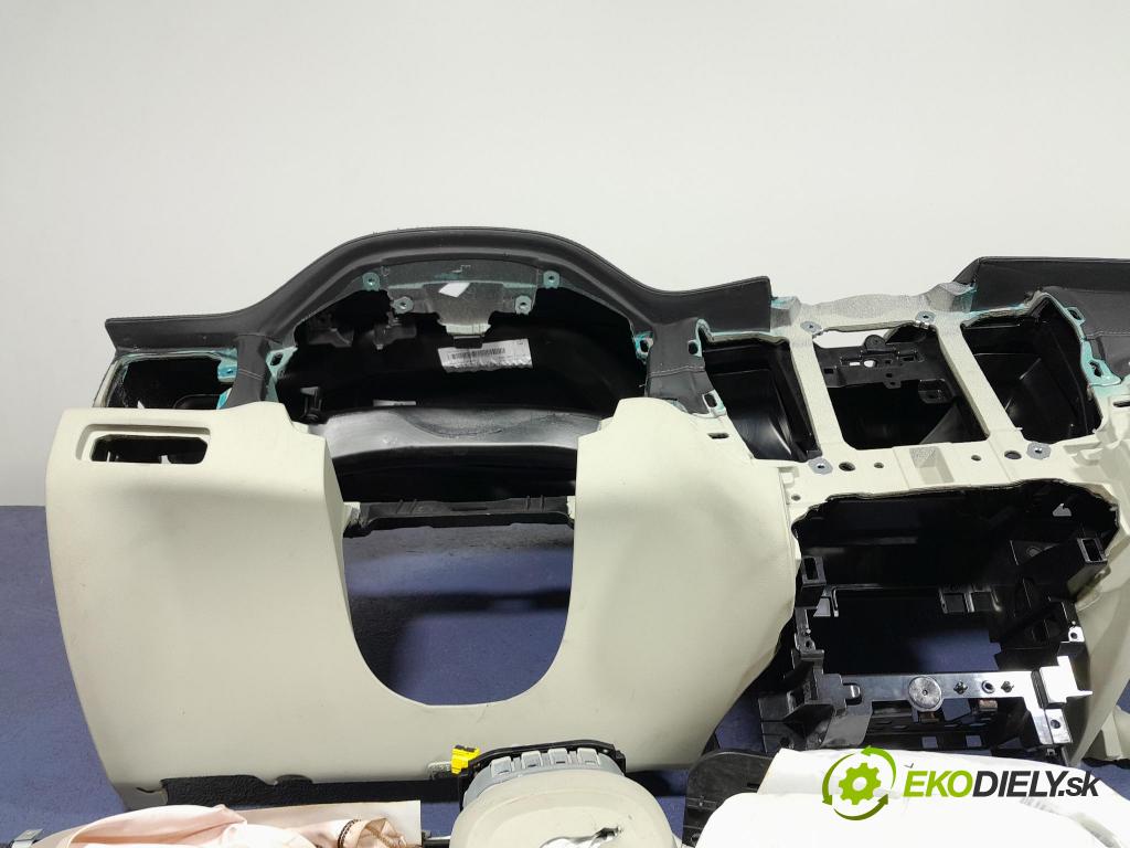 Volvo Xc60 2022 kokpit,pristrojová doska