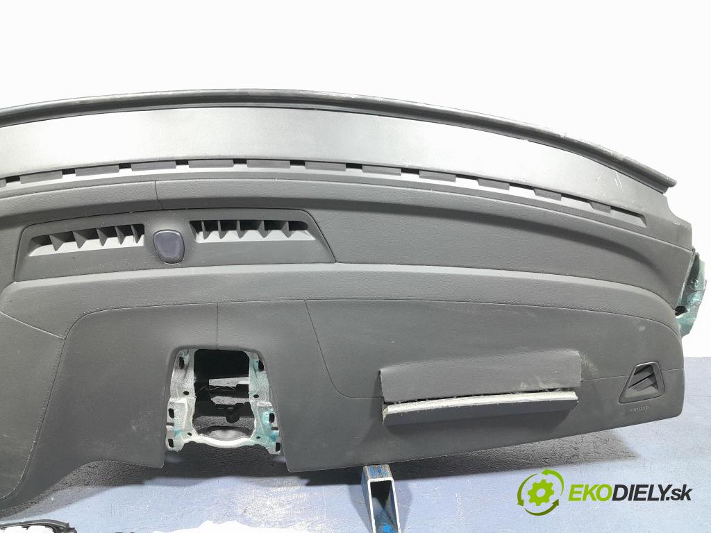 Volvo Xc60 2022 kokpit,pristrojová doska