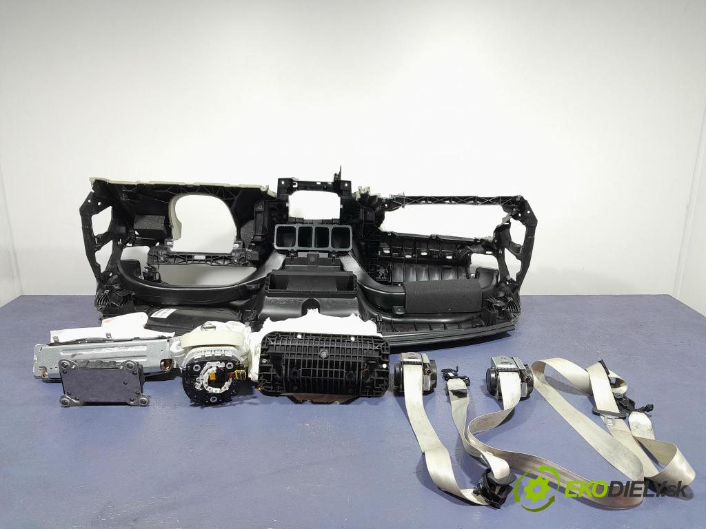 Volvo Xc60 2022 kokpit,pristrojová doska