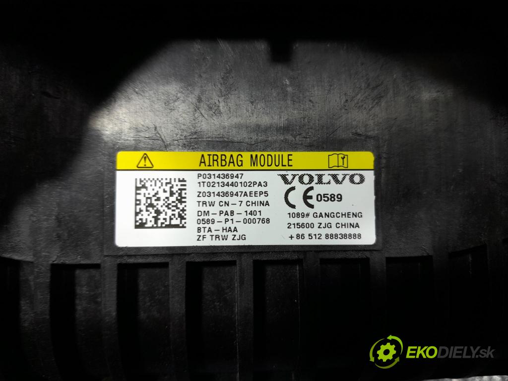 Volvo Xc60 2022 kokpit,pristrojová doska