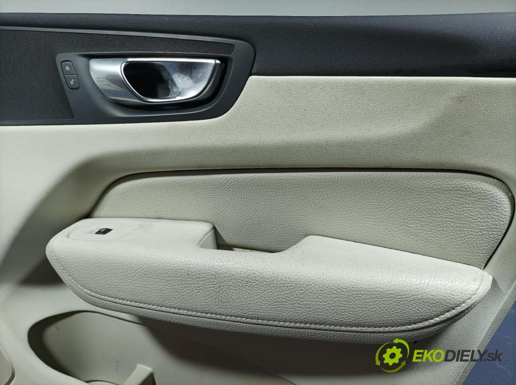 Volvo Xc60 2022 Čalounictví: dvere Predné Prava: