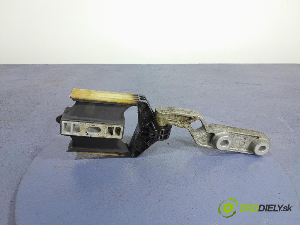 Volvo Xc60 2022 Vankúš/: držiak Motor: 31480554