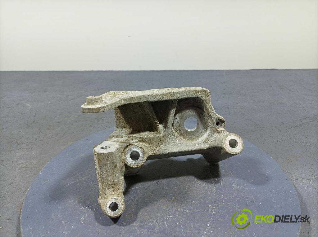 Volvo Xc60 2022 Vankúš/: držiak Motor: 31670033