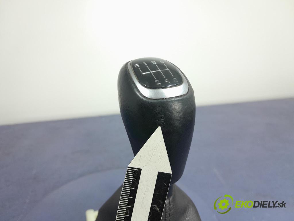 Kia Ceed 2023 Páka: Zmeny: 43700-J7120