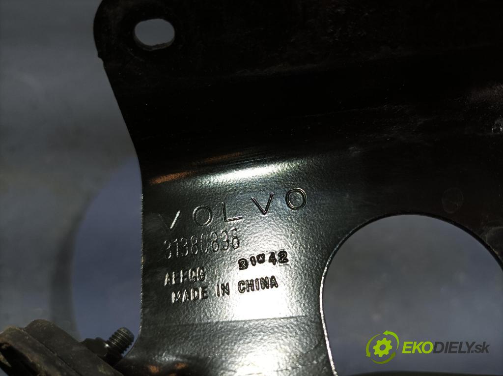 Volvo Xc60 2022 rúrka Chladič: 32138001