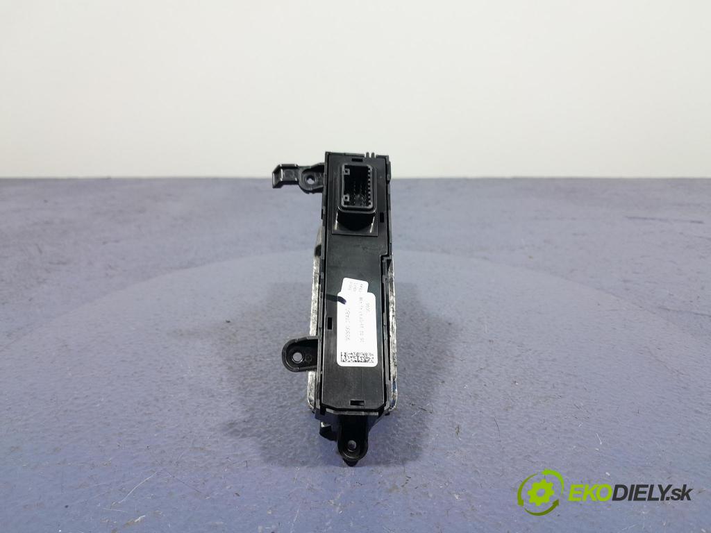 Kia Ceed 2023 prepínač 93300-J7AB0