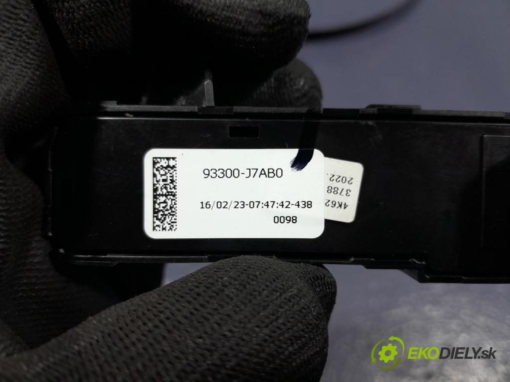 Kia Ceed 2023 prepínač 93300-J7AB0