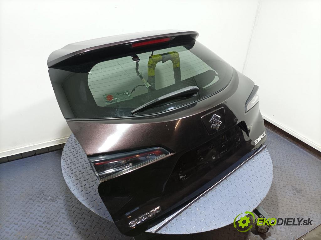 Suzuki Swace 2021 zadna dveře kufra: kufra: