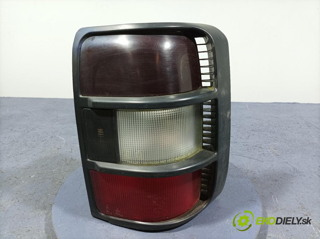 Mitsubishi Pajero 1999 svetlo / reflektor zad Prava: Vonkajsia: 043-1540R