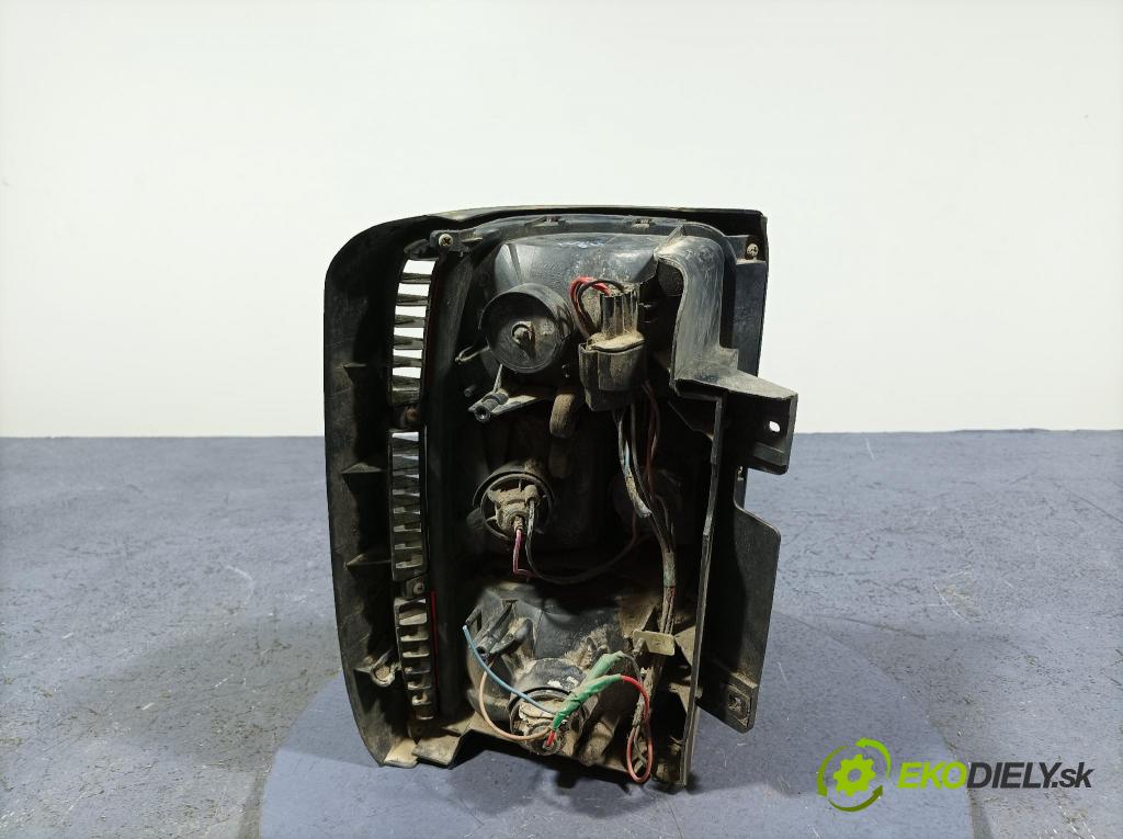 Mitsubishi Pajero 1999 svetlo / reflektor zad Prava: Vonkajsia: 043-1540R