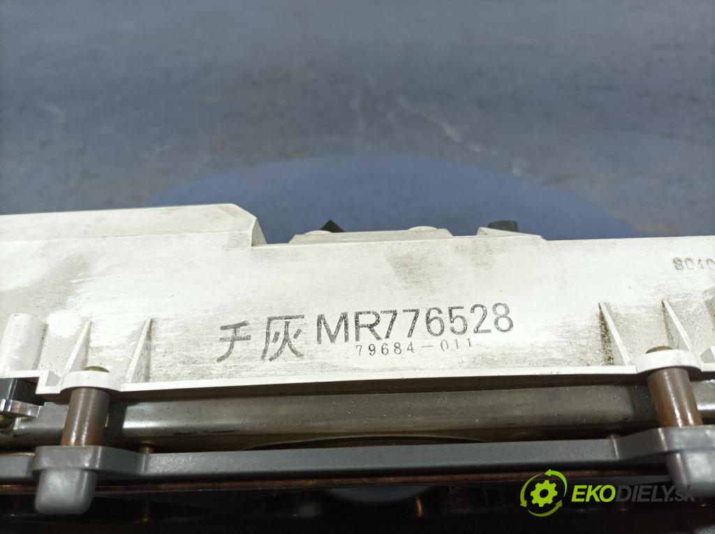 Mitsubishi Pajero 1999 prístrojovka/ budíky MR776528