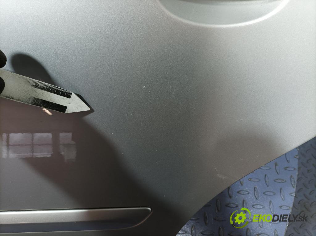 Volvo V50 2007 dvere zad Vľavo: