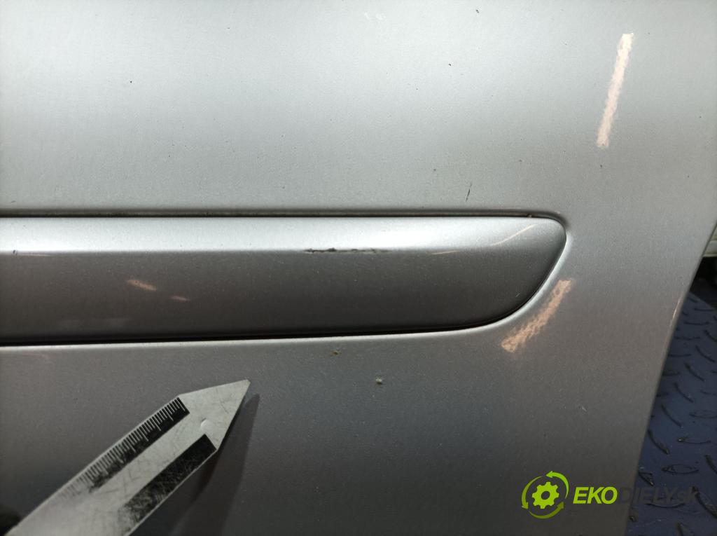 Volvo V50 2007 dvere zad Vľavo: