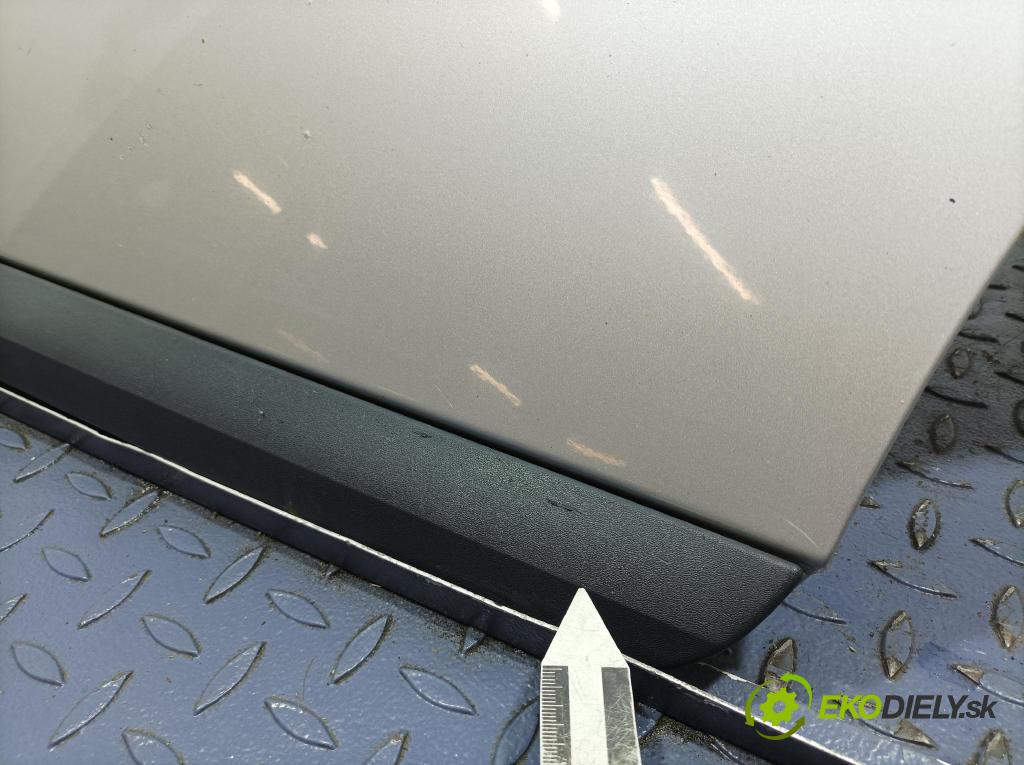 Volvo V50 2007 dvere zad Vľavo:
