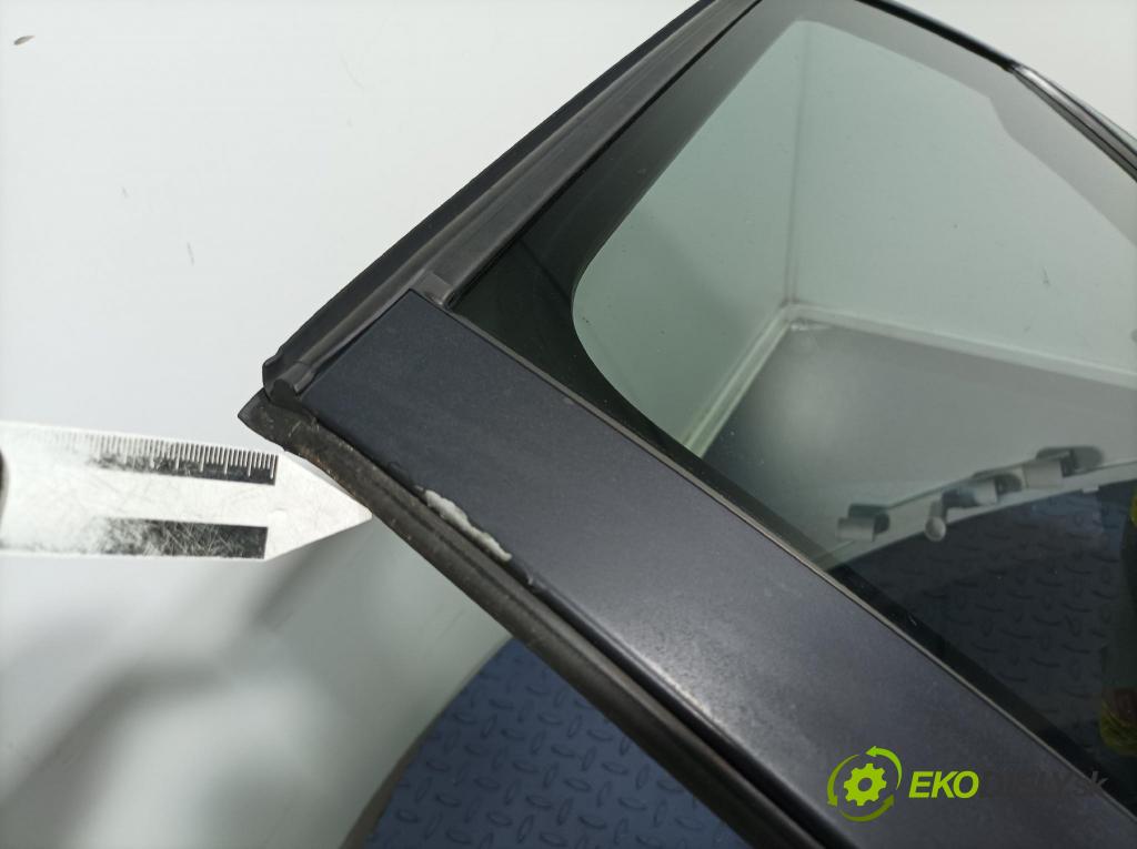 Volvo V50 2007 dvere zad Vľavo: