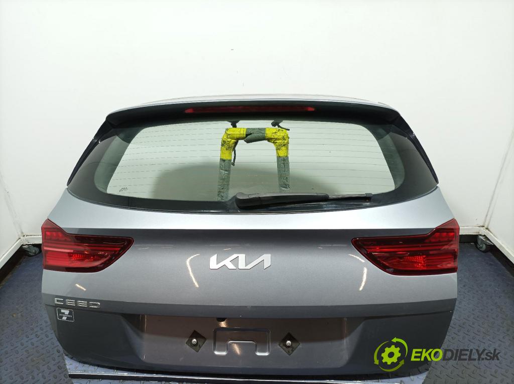Kia Ceed 2023 zadna dveře kufra: kufra: