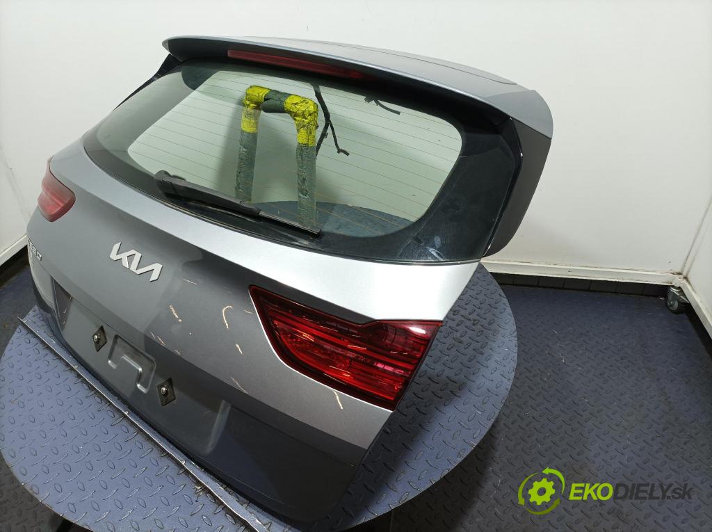 Kia Ceed 2023 zadna dveře kufra: kufra: