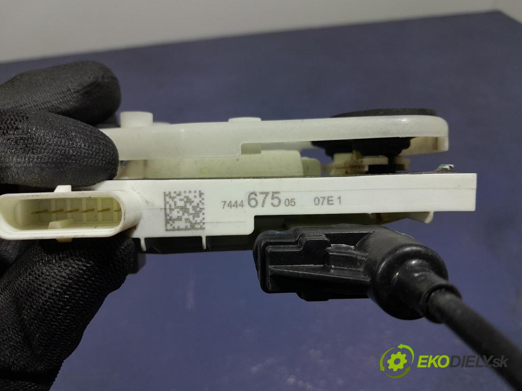 Bmw X7 2021 zámok dvere zad Vľavo: 7444675