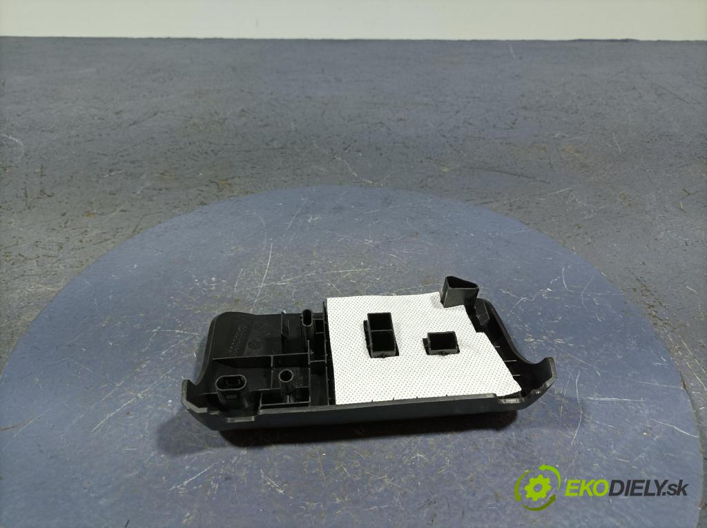 Bmw X7 2021 kryt Plast: Interiéry: 7444346