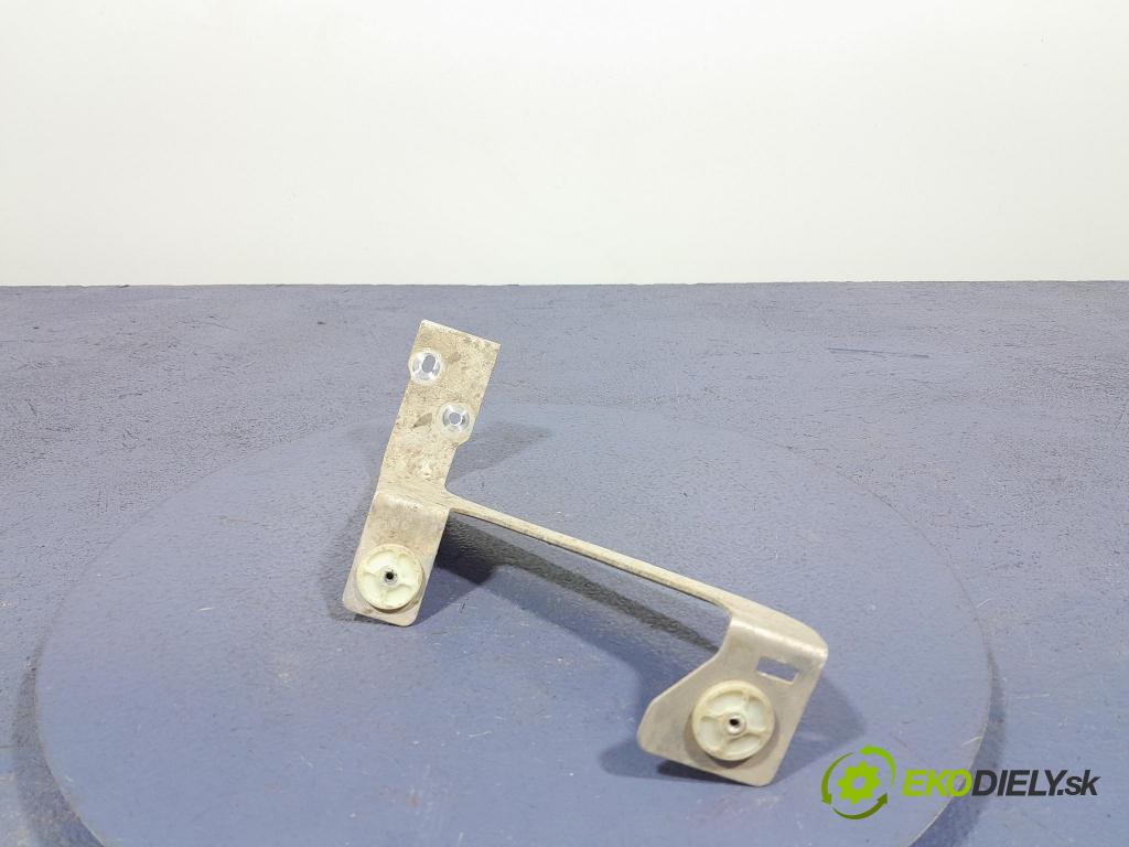 Bmw X7 2021 kryt Plast: podvozek: 7428100