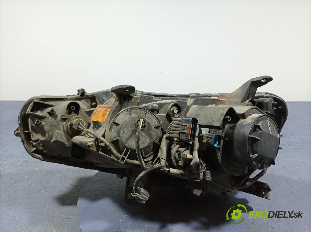 Mitsubishi Outlander 2010 Reflektor: v pravo: