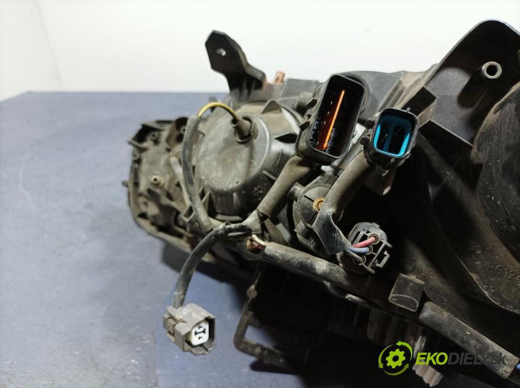 Mitsubishi Outlander 2010 Reflektor: v pravo: