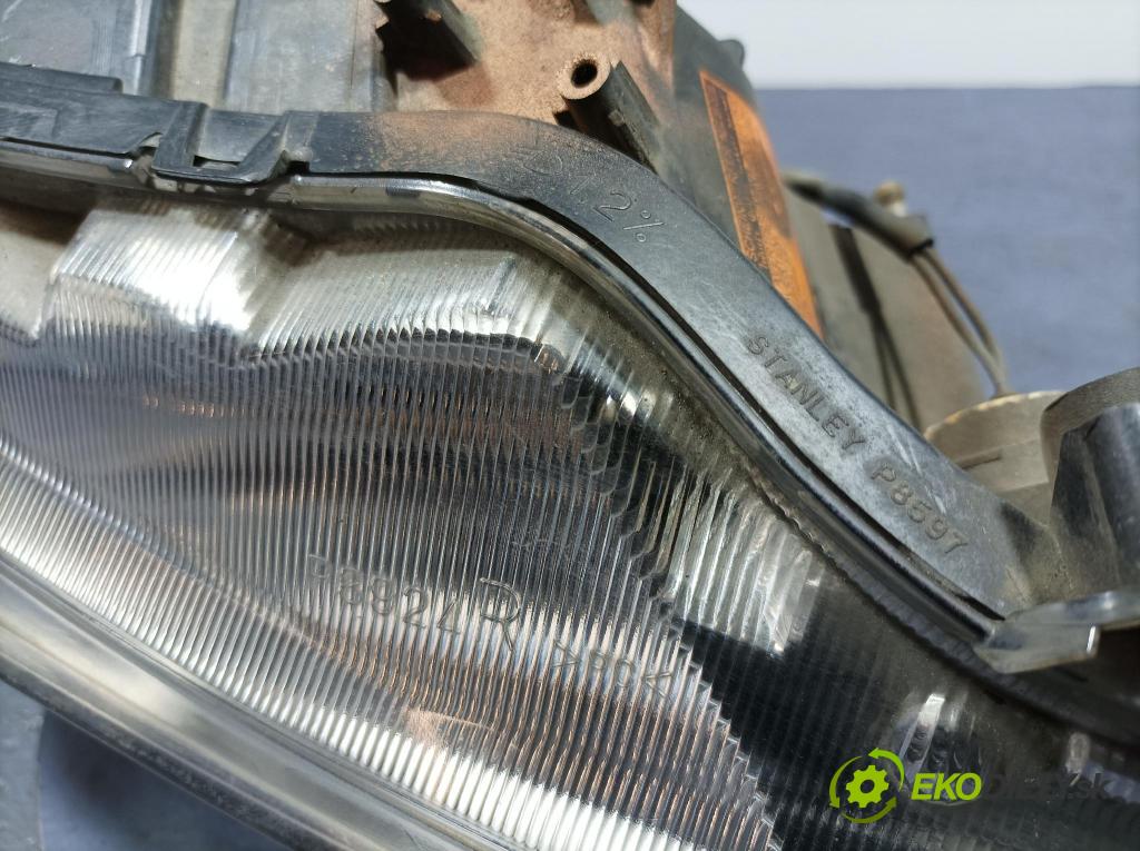 Mitsubishi Outlander 2010 Reflektor: v pravo: 