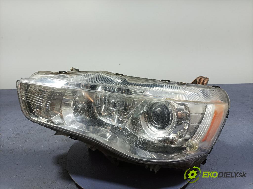 Mitsubishi Outlander 2010 Reflektor: Vľavo: