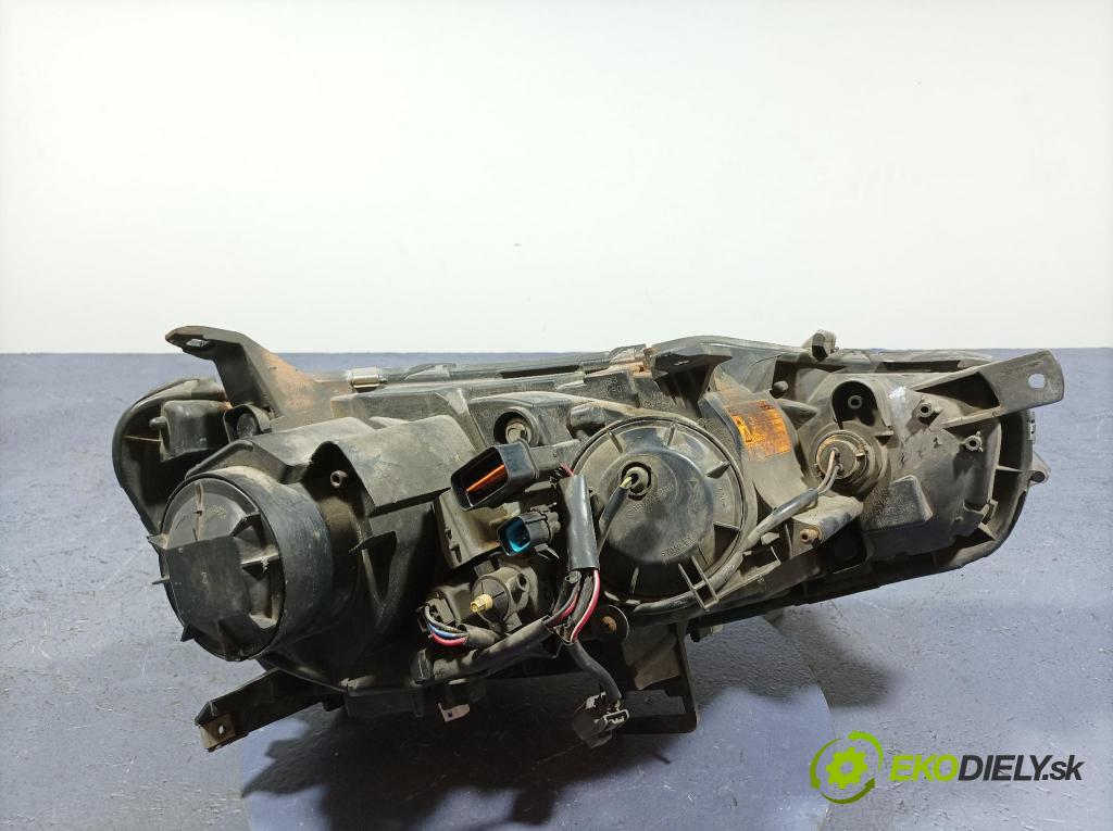 Mitsubishi Outlander 2010 Reflektor: Vľavo: