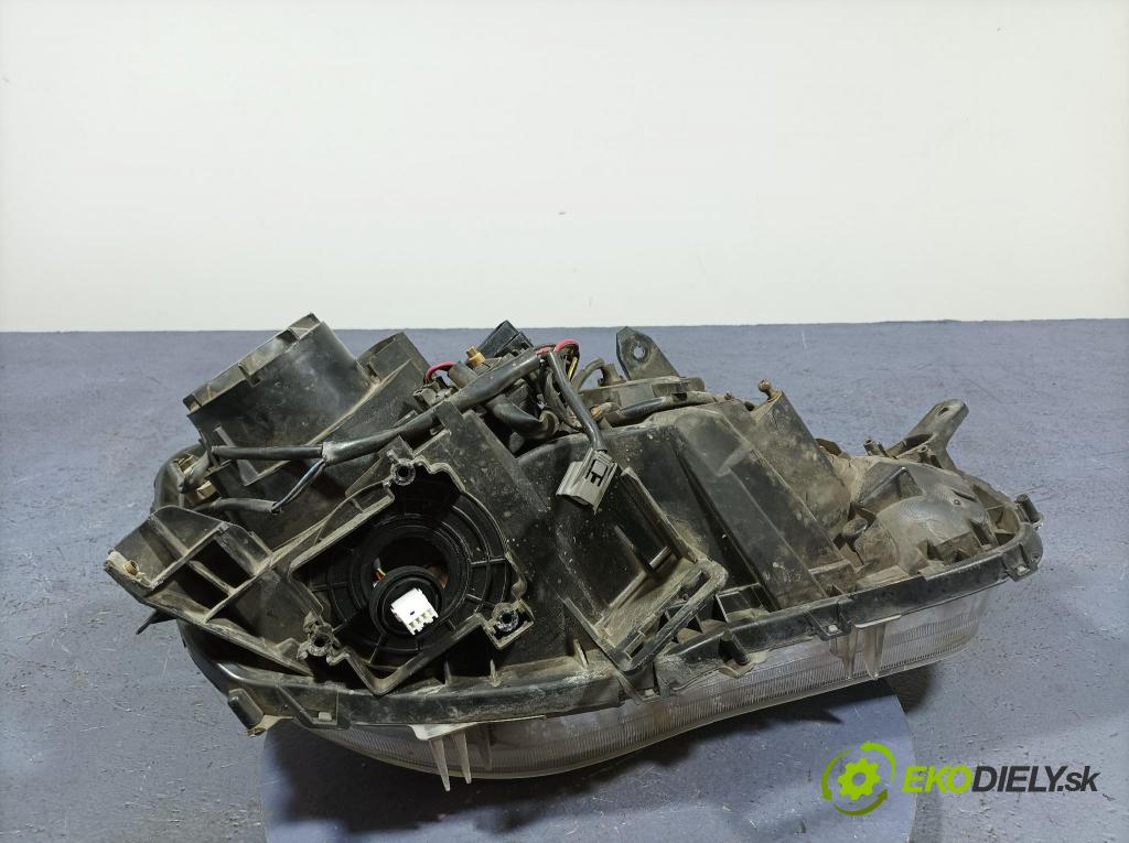 Mitsubishi Outlander 2010 Reflektor: Vľavo: