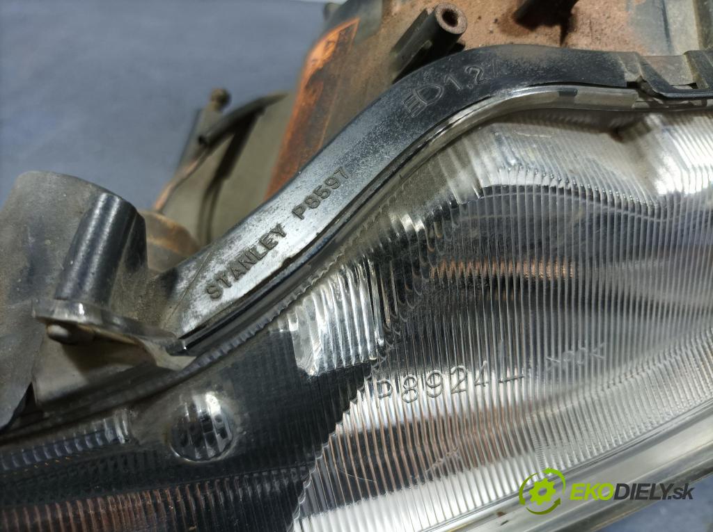 Mitsubishi Outlander 2010 Reflektor: Vľavo: 