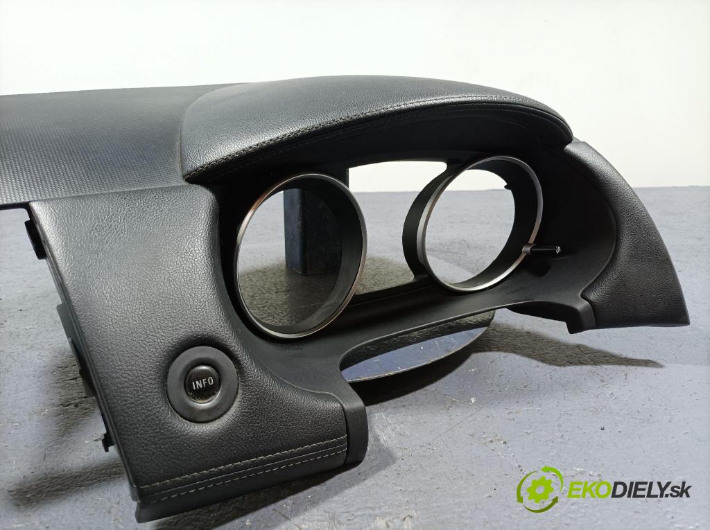 Mitsubishi Outlander 2010 kryt Plast: Interiéry: 8060A089