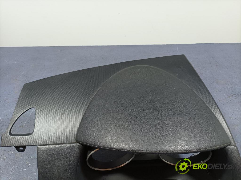 Mitsubishi Outlander 2010 kryt Plast: Interiéry: 8060A089