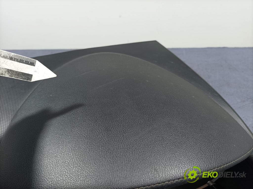 Mitsubishi Outlander 2010 kryt Plast: Interiéry: 8060A089