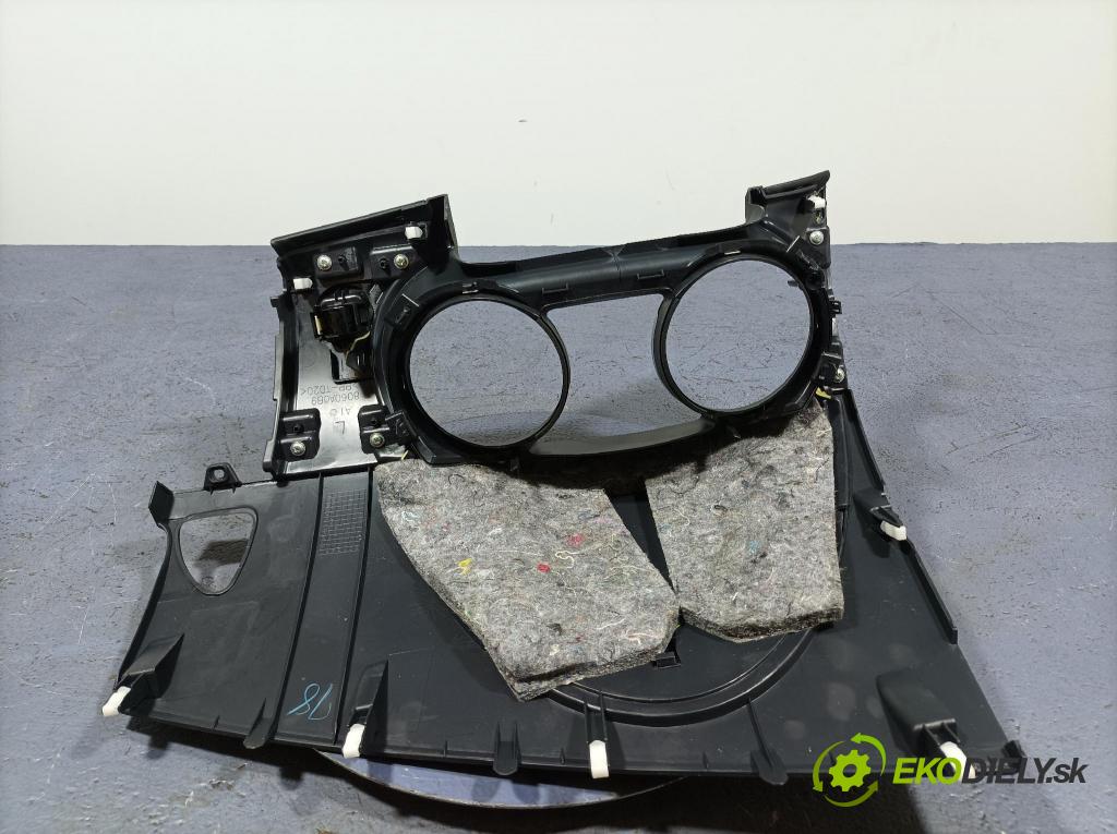 Mitsubishi Outlander 2010 kryt Plast: Interiéry: 8060A089