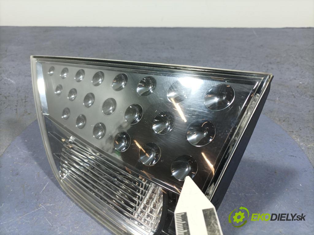 Mitsubishi Outlander 2010 svetlo / reflektor zad Prava: Vnútri: 1146-356R