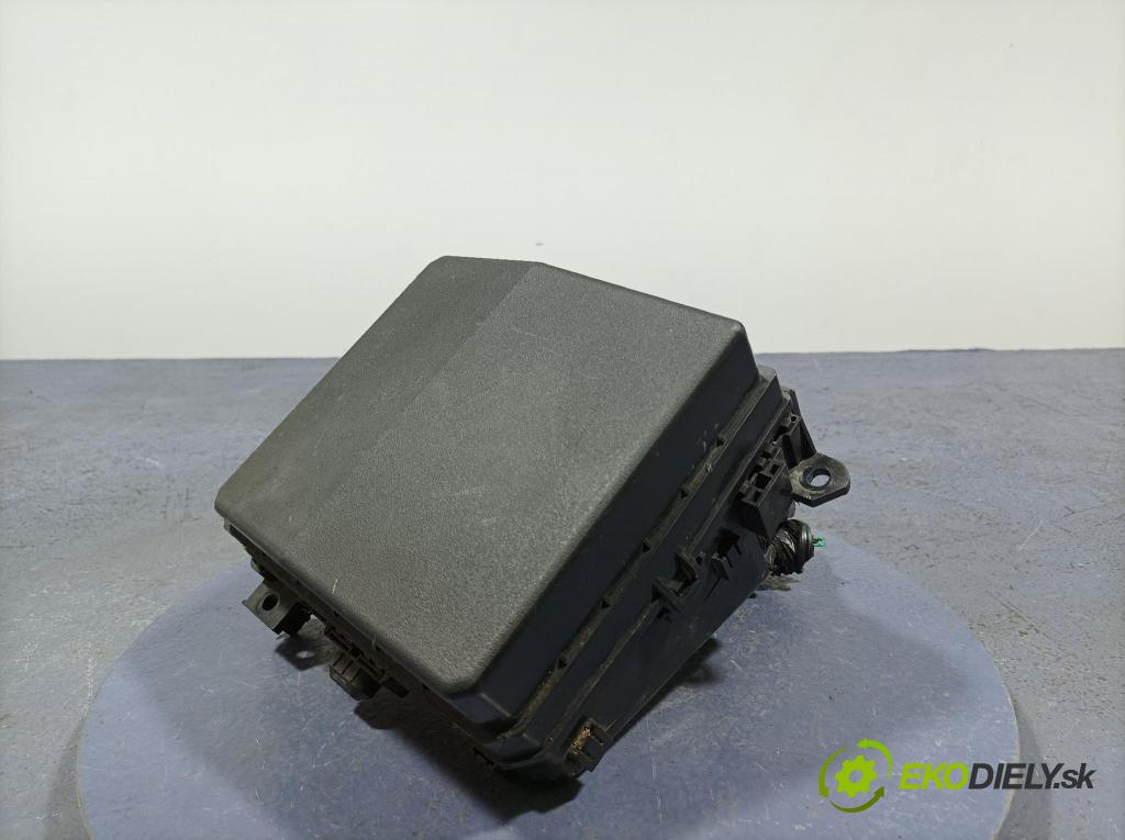 Mitsubishi Outlander 2010 skrinka Poistky: PR074-00000