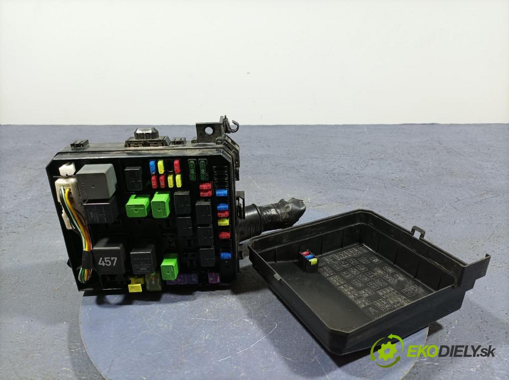 Mitsubishi Outlander 2010 skrinka Poistky: PR074-00000