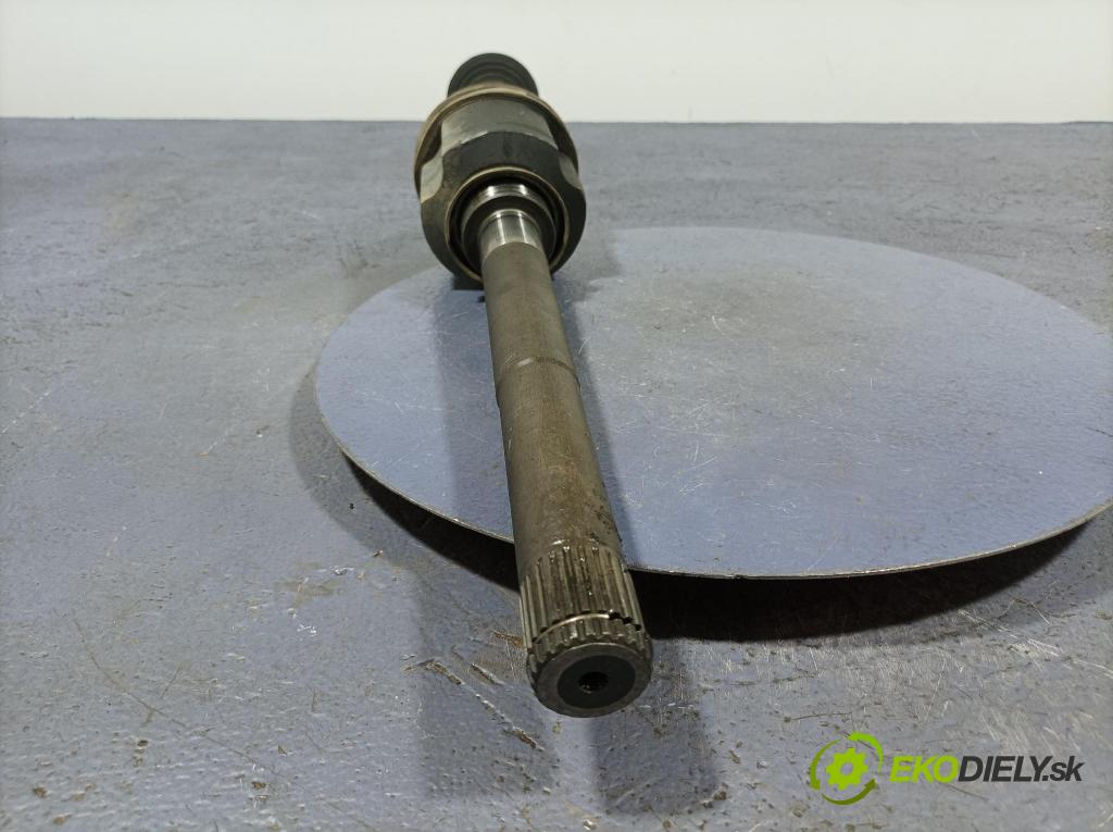 Mitsubishi Outlander 2010 poloos Prava: Predné 