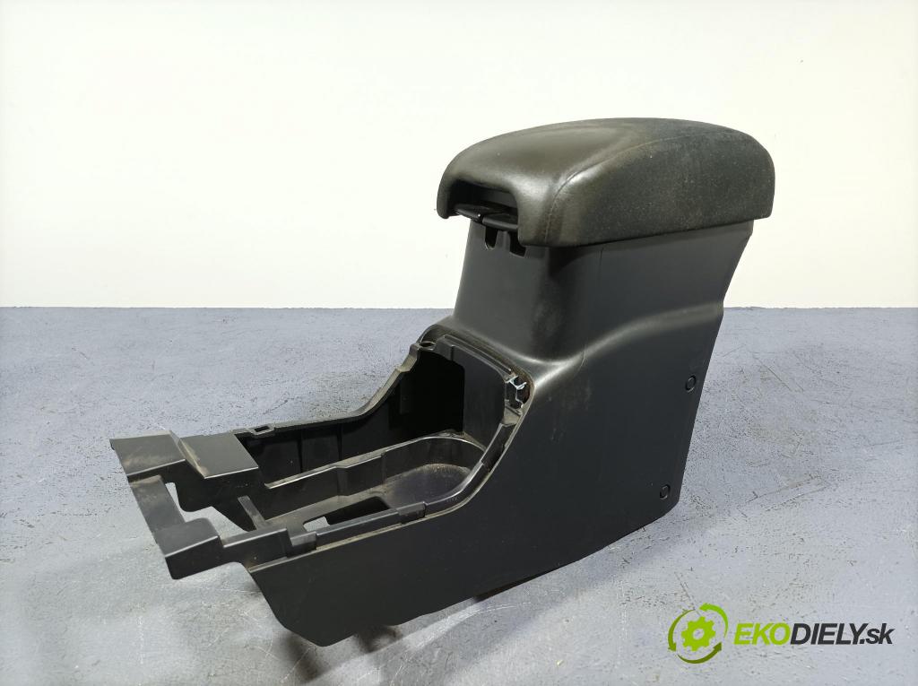 Mitsubishi Outlander 2010 loketní opěrka 8011A083