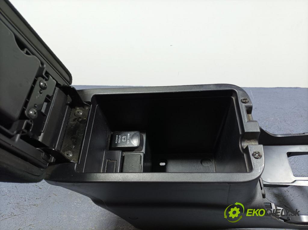 Mitsubishi Outlander 2010 loketní opěrka 8011A083