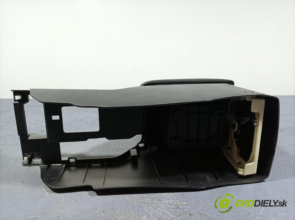 Mitsubishi Outlander 2010 loketní opěrka 8011A083