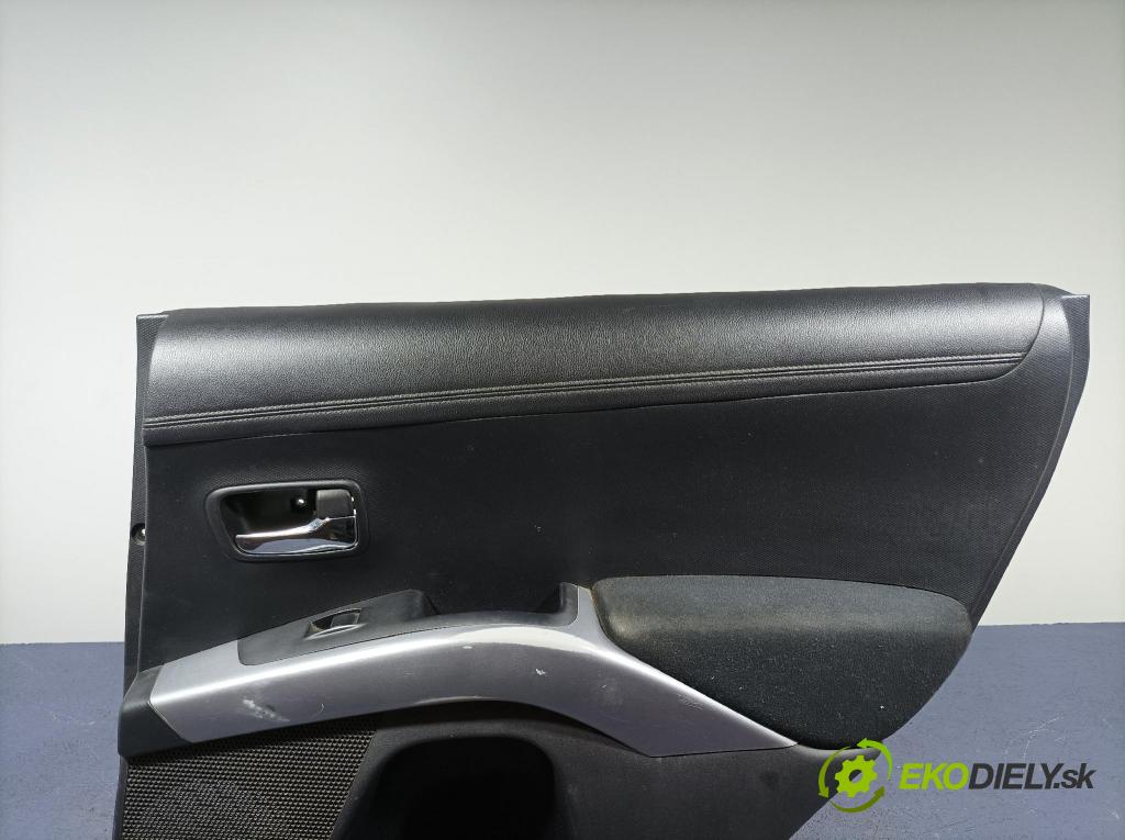 Mitsubishi Outlander 2010 Čalounictví: dvere zad Prava: