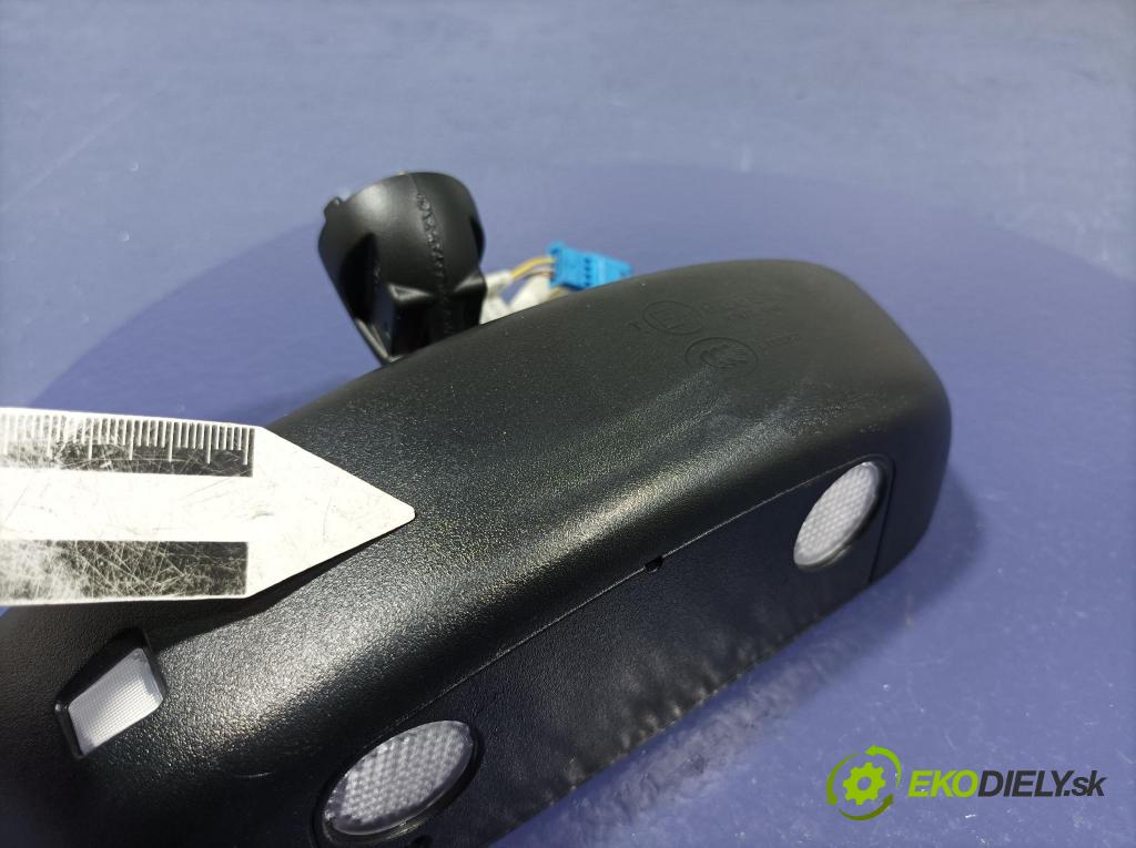 Mercedes Gla-klasa 2019 zpětné zrcátko Uvnitř A1768100317