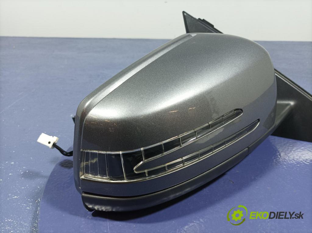 Mercedes Gla-klasa 2019 zpětné zrcátko prave A1568103200