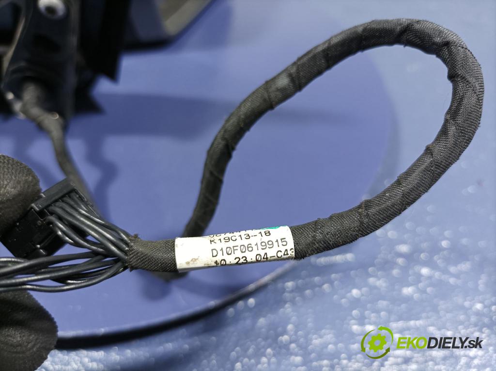 Mercedes Gla-klasa 2019 zpětné zrcátko prave A1568103200