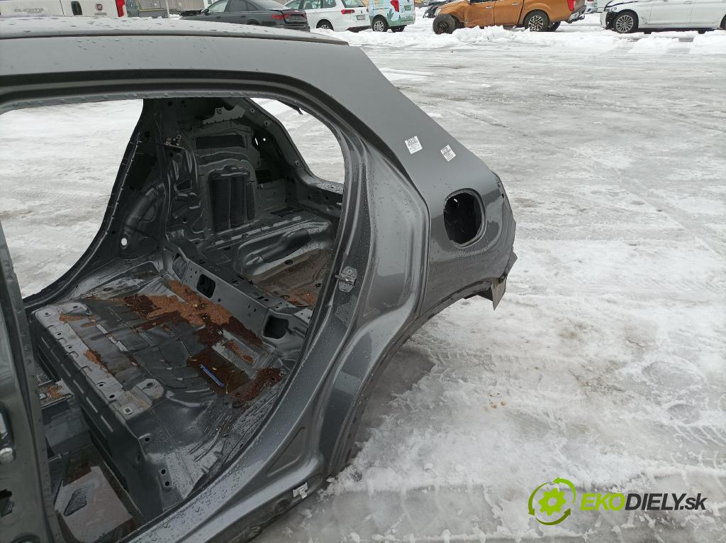 Mercedes Gla-klasa 2019 blatnik Zad: Levý: