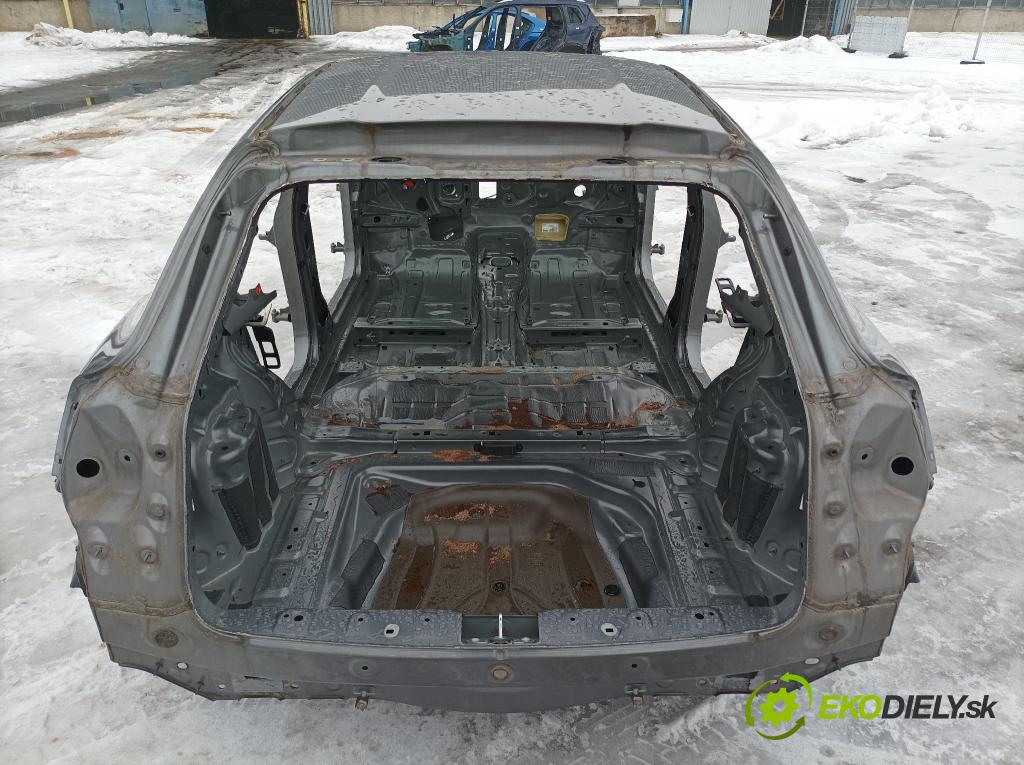 Mercedes Gla-klasa 2019 blatnik Zad: Levý: